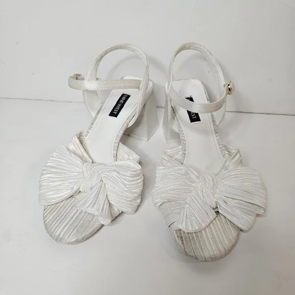 Nine West Open Toe All White Bow Sandal Chunky Heel Size 7.5 - Picture 1 of 15